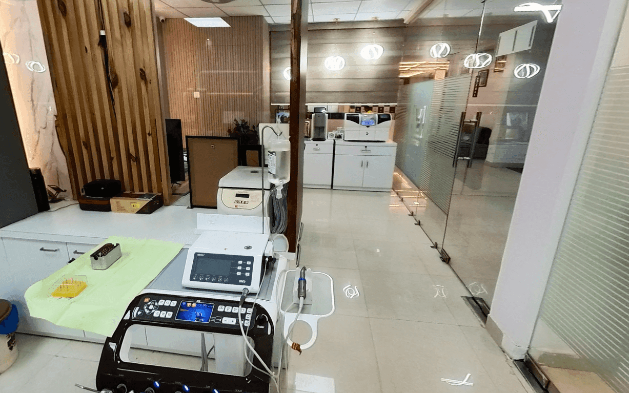 Inside Vishnoi Dental, Kanpur