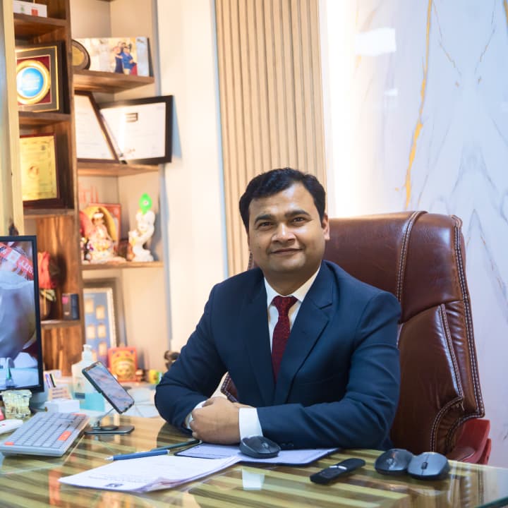 Dr. Manish Kr. Vishnoi, Director & Head Implantologist